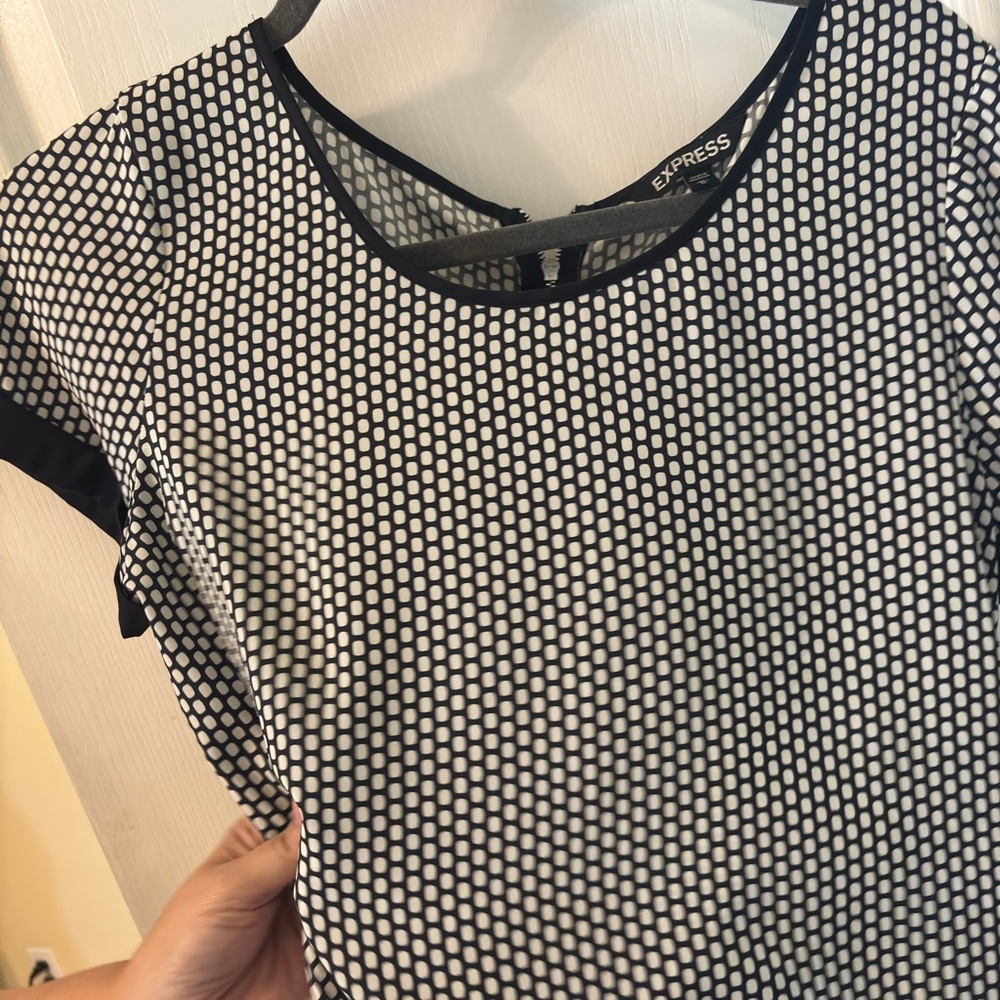 Express Monochrome Mesh Pattern Top - Picture 2 of 3